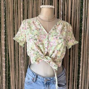 BCBGeneration Pastel Floral Buttoned Crop Top